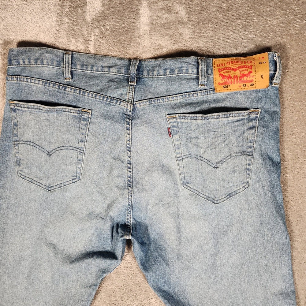 Levi's 501 Original Fit Jeans Mens 42x30 Light Wash Excellent Button Fly Denim - Picture 11 of 13